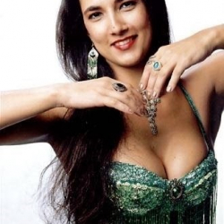 Escuela de Danza del Vientre Chris Ribeiro