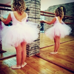 En Dehors - Αντεόρ Σχολή Χορού