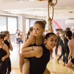 איה גוף מרחב יצירה