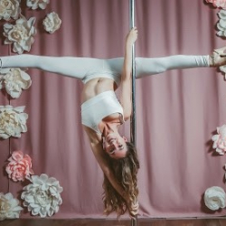 pole dance studio 'only Up'