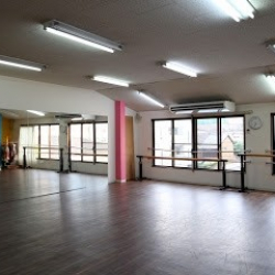 スタジオピースダンス - studio piece dance