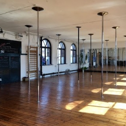 Twisted Pole - Pole Dancing Lessons