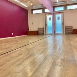 UraraStudio横浜西口店