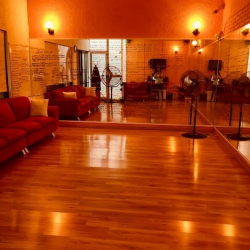 Learn to dance Salsa Studio