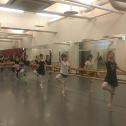 Ballet Ekusasaizu Arabesque